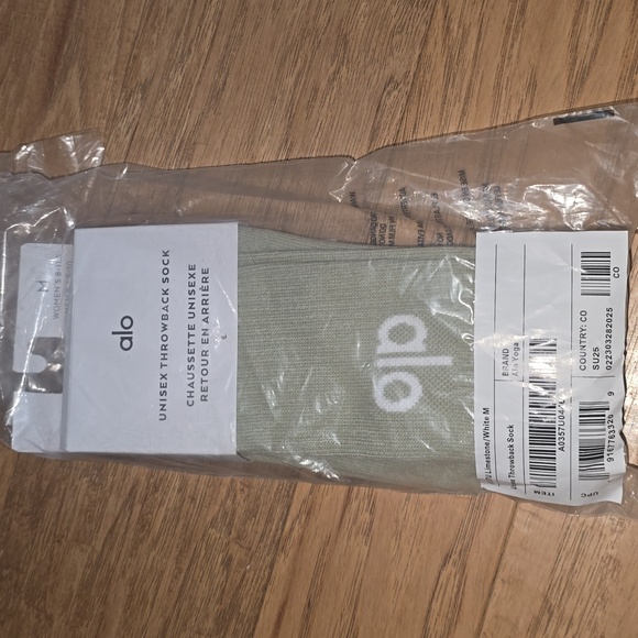 ALO Unisex Throwback Sock Limited edition/release Limestone/White medium $34 - Picture 3 of 8